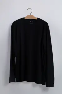 R207 black front.webp