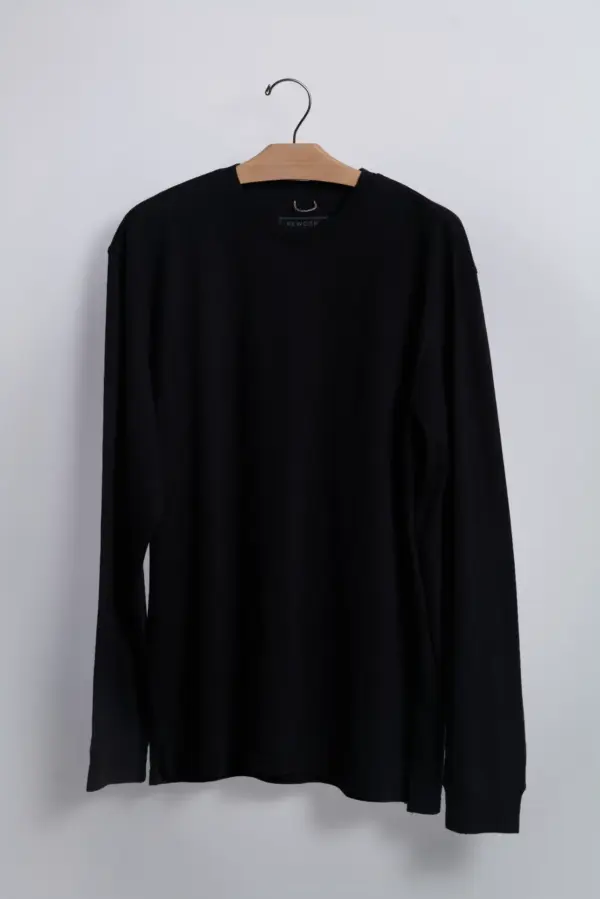 R207 black front.webp